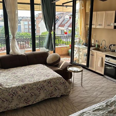 Downtown Central Apartment With Working Kitchen, City Views & Free Parking Kazanlŭk Eksteriør billede
