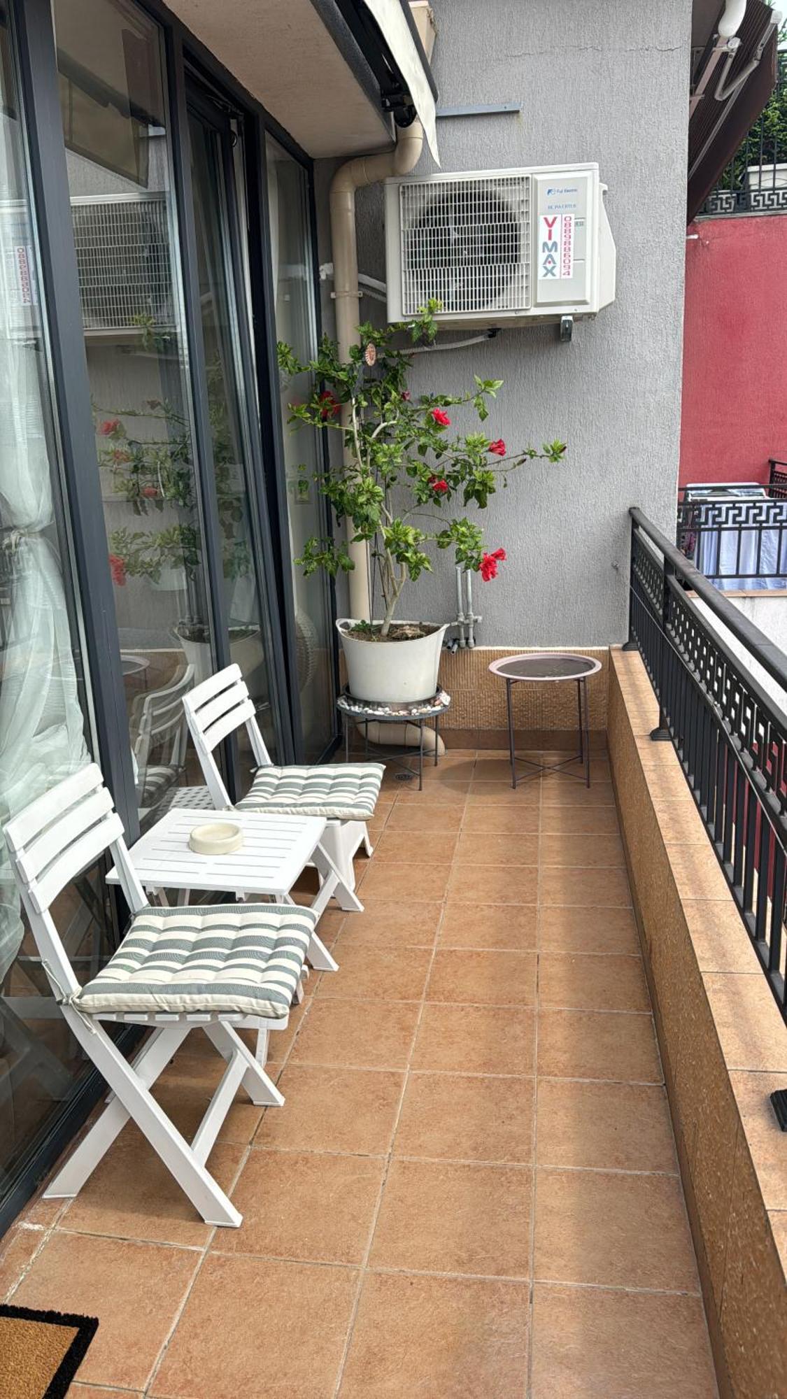 Downtown Central Apartment With Working Kitchen, City Views & Free Parking Kazanlŭk Eksteriør billede