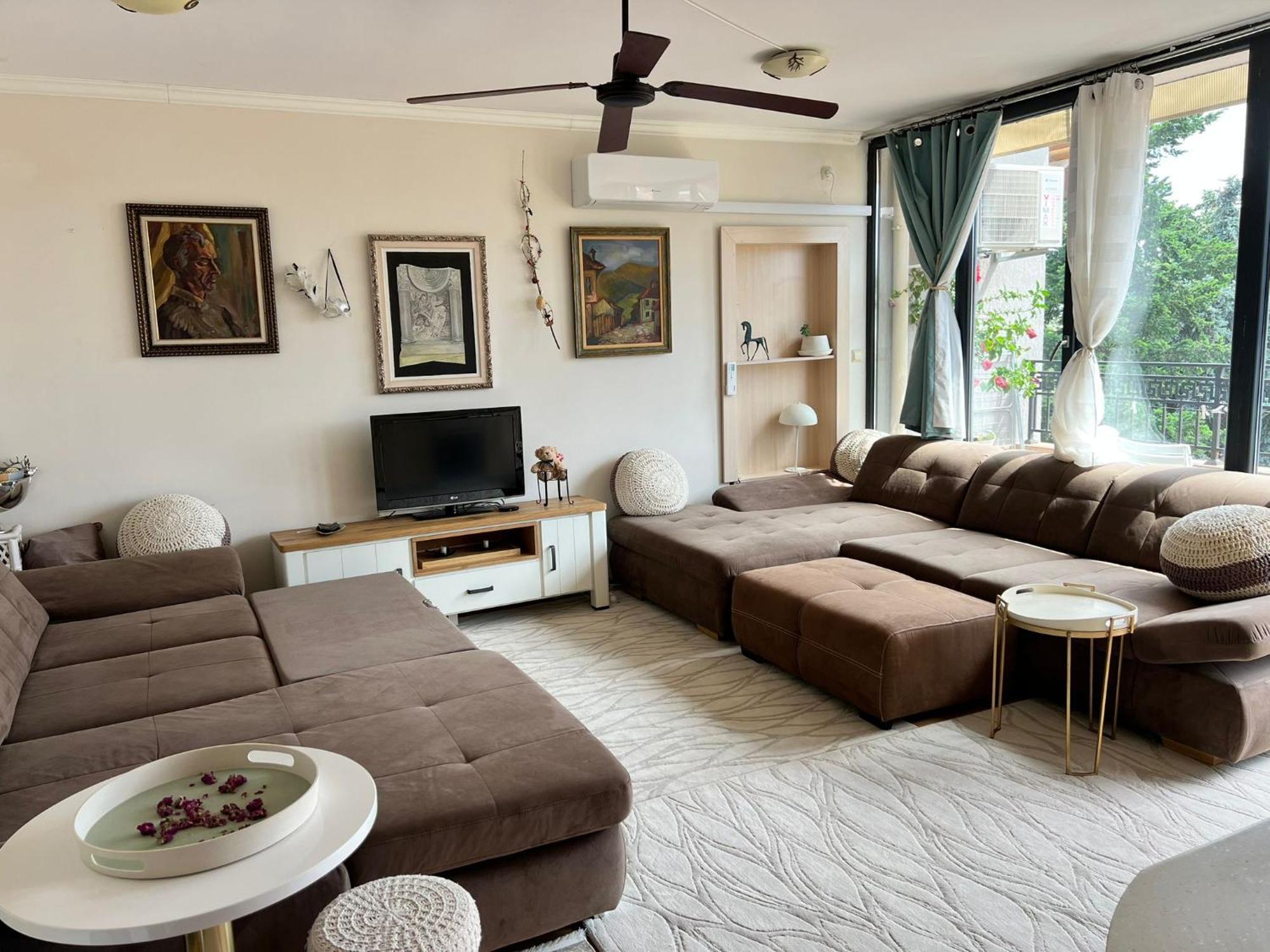 Downtown Central Apartment With Working Kitchen, City Views & Free Parking Kazanlŭk Eksteriør billede