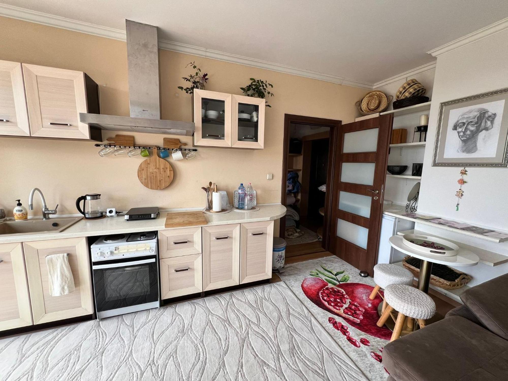 Downtown Central Apartment With Working Kitchen, City Views & Free Parking Kazanlŭk Eksteriør billede