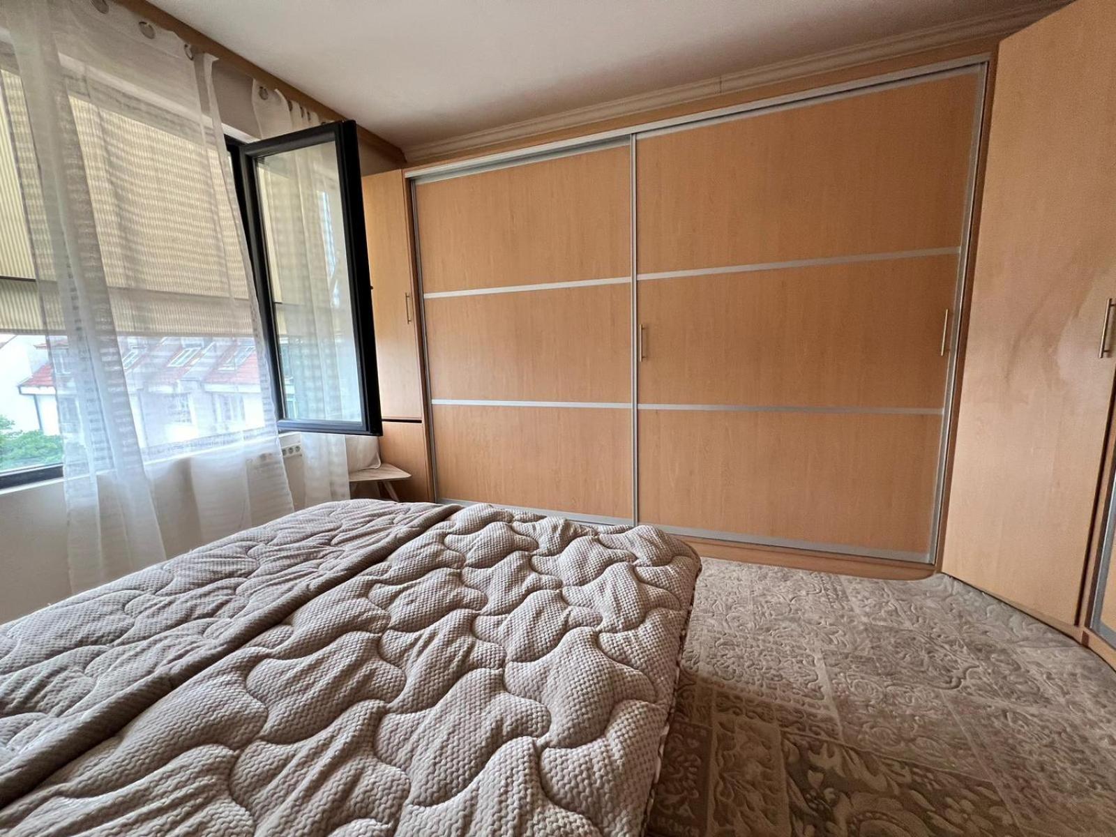 Downtown Central Apartment With Working Kitchen, City Views & Free Parking Kazanlŭk Eksteriør billede