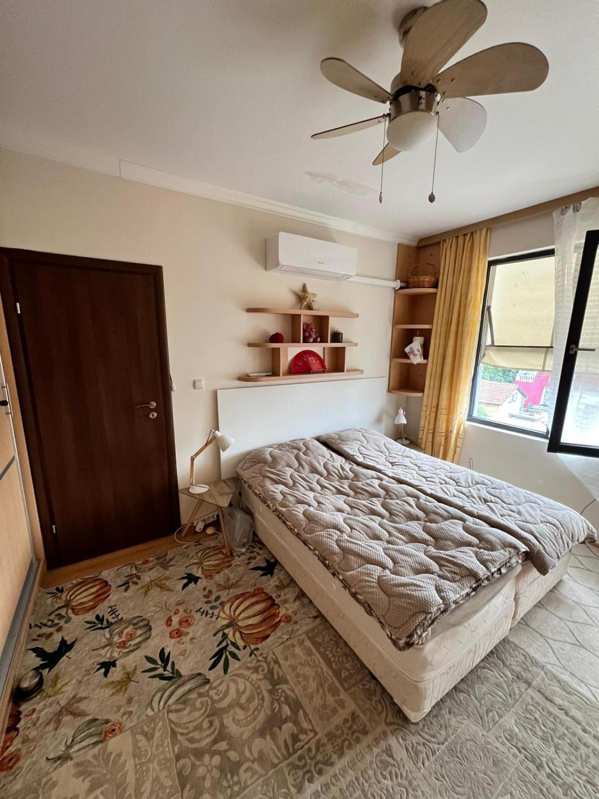 Downtown Central Apartment With Working Kitchen, City Views & Free Parking Kazanlŭk Eksteriør billede