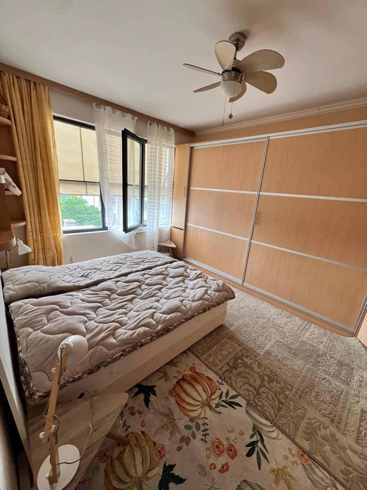 Downtown Central Apartment With Working Kitchen, City Views & Free Parking Kazanlŭk Eksteriør billede