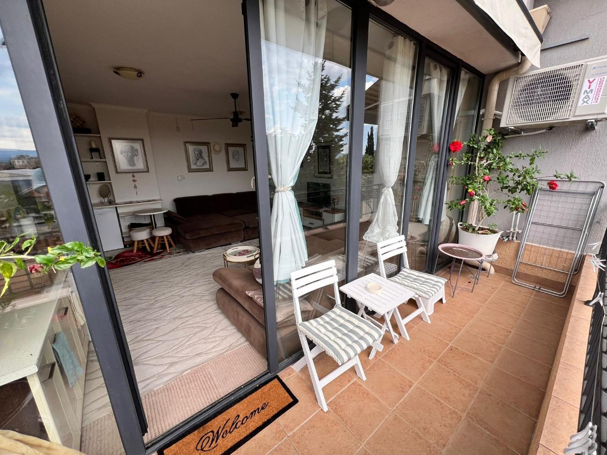 Downtown Central Apartment With Working Kitchen, City Views & Free Parking Kazanlŭk Eksteriør billede