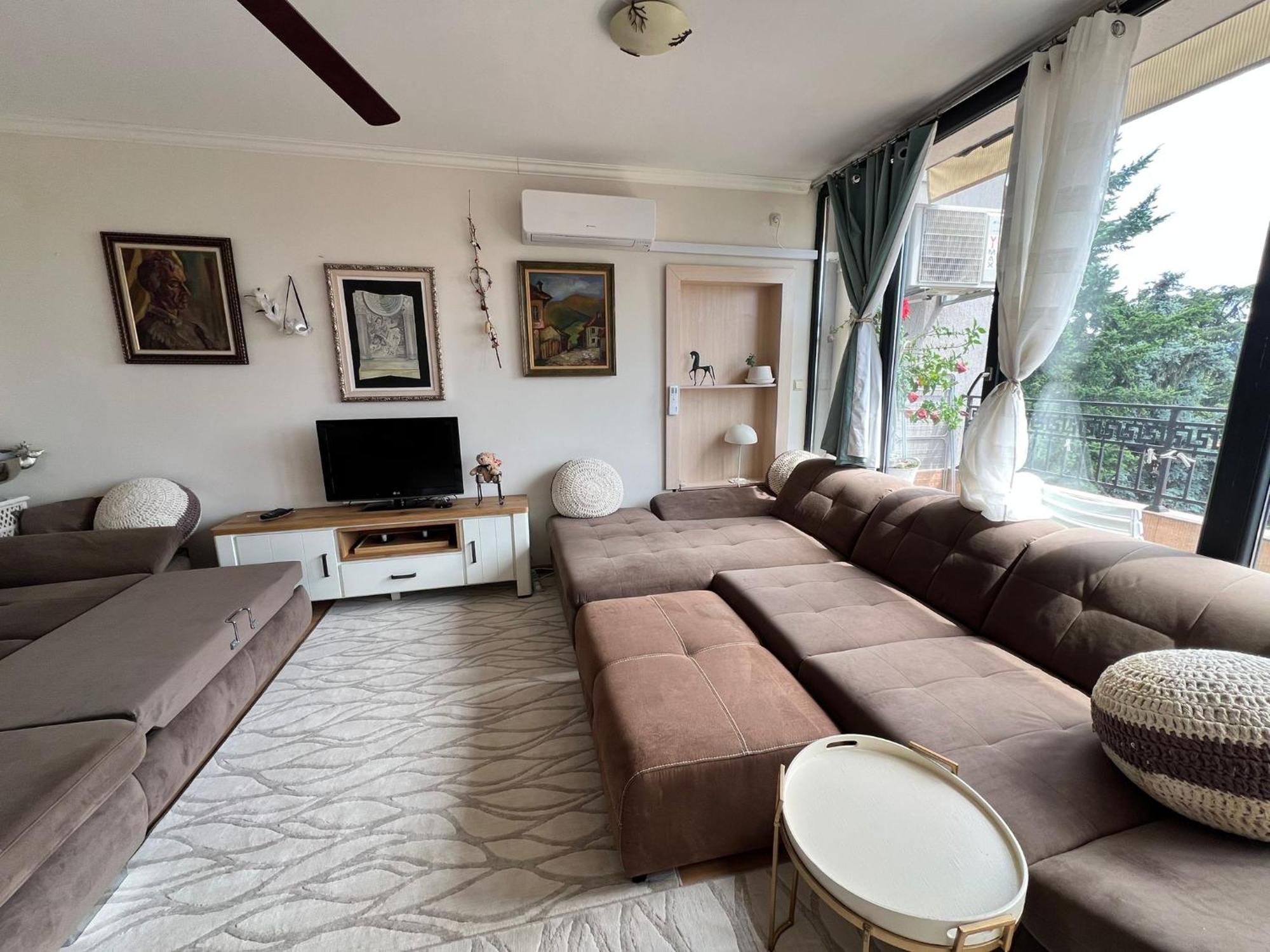 Downtown Central Apartment With Working Kitchen, City Views & Free Parking Kazanlŭk Eksteriør billede