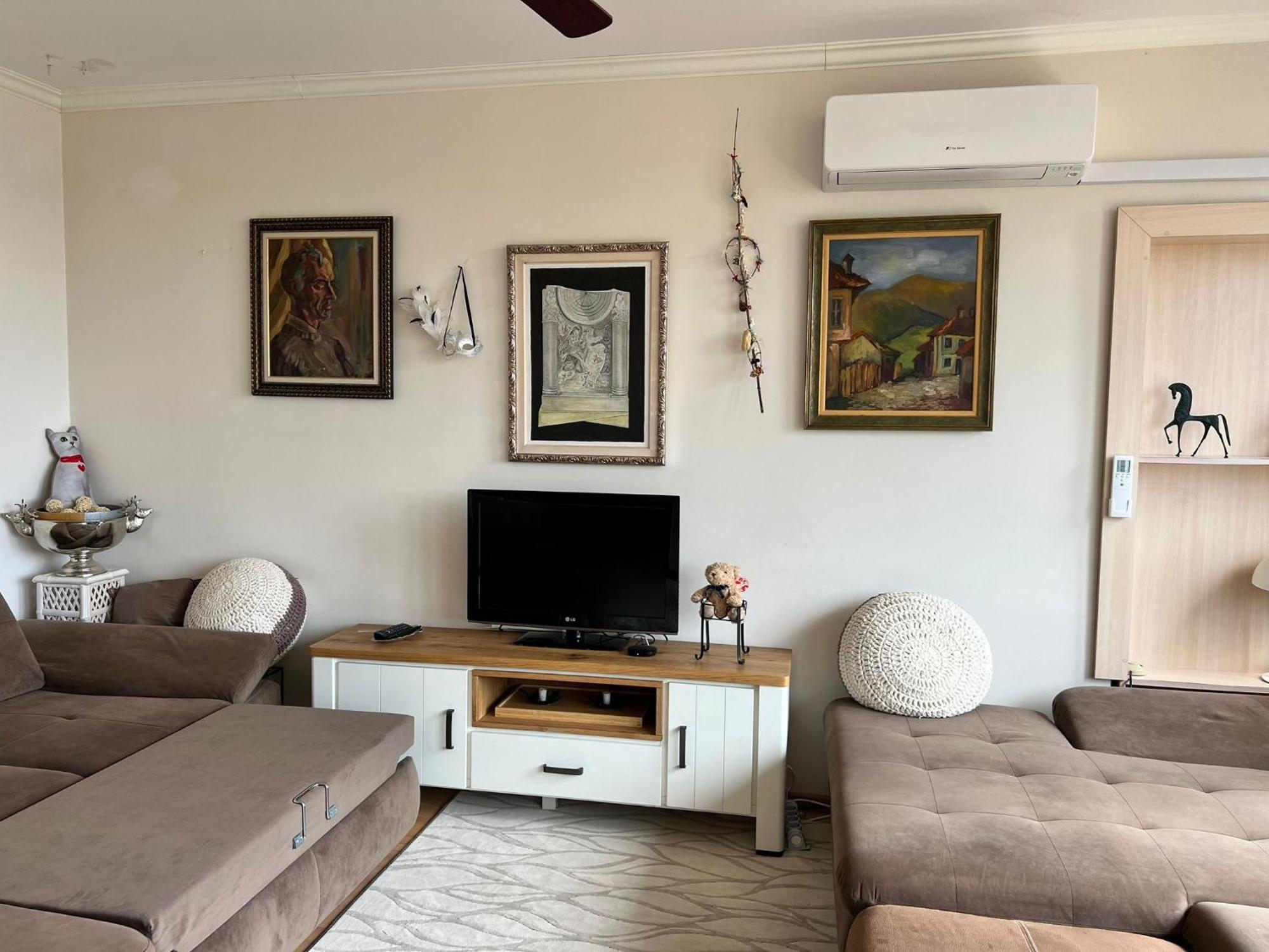 Downtown Central Apartment With Working Kitchen, City Views & Free Parking Kazanlŭk Eksteriør billede