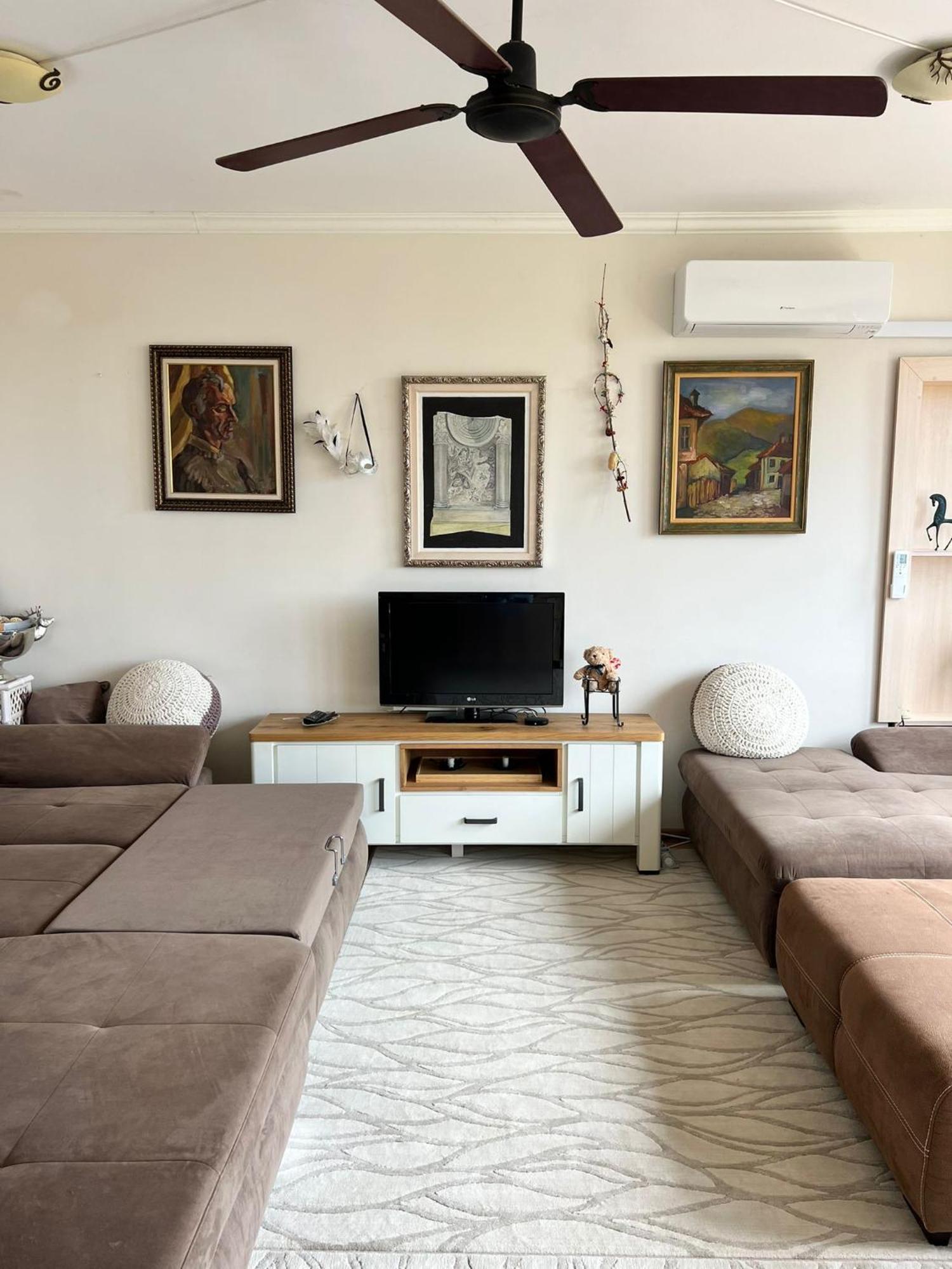 Downtown Central Apartment With Working Kitchen, City Views & Free Parking Kazanlŭk Eksteriør billede