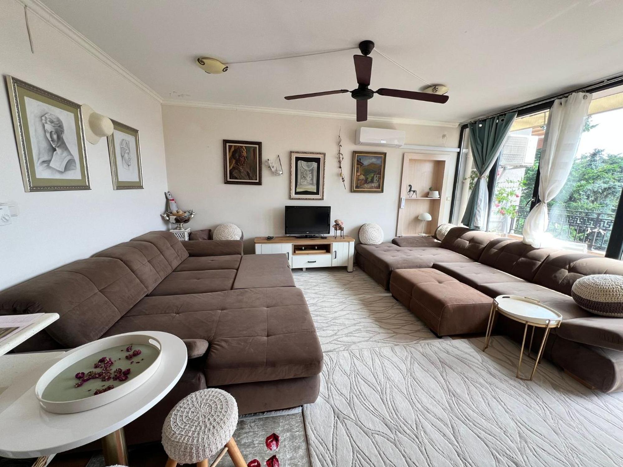 Downtown Central Apartment With Working Kitchen, City Views & Free Parking Kazanlŭk Eksteriør billede
