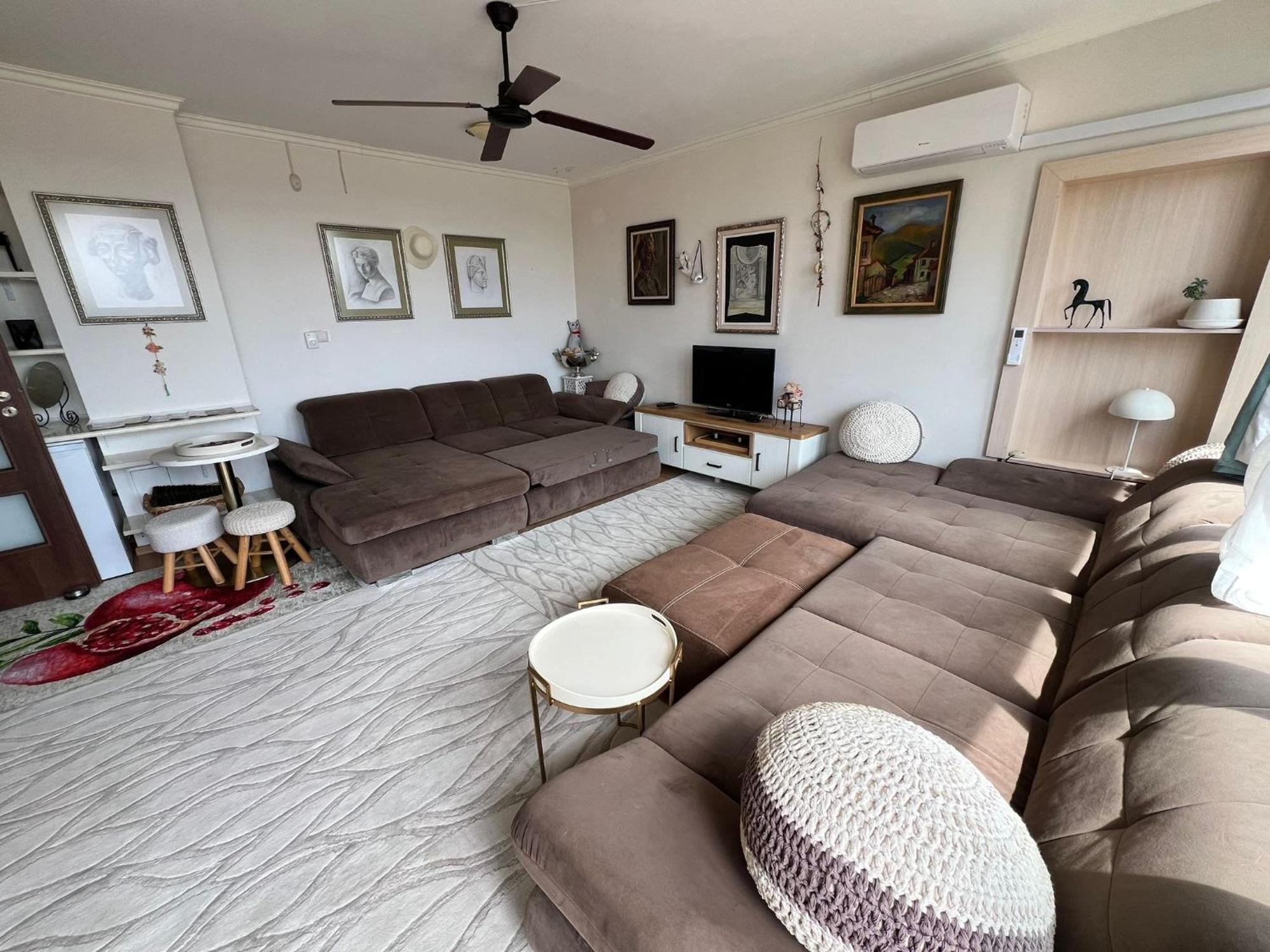 Downtown Central Apartment With Working Kitchen, City Views & Free Parking Kazanlŭk Eksteriør billede