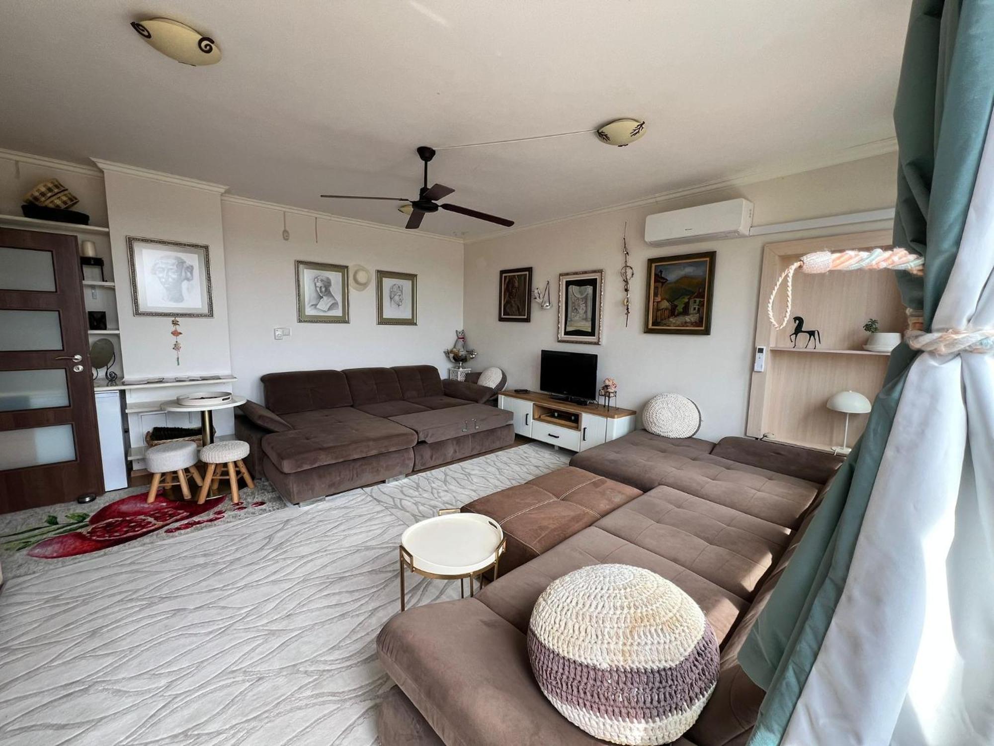 Downtown Central Apartment With Working Kitchen, City Views & Free Parking Kazanlŭk Eksteriør billede