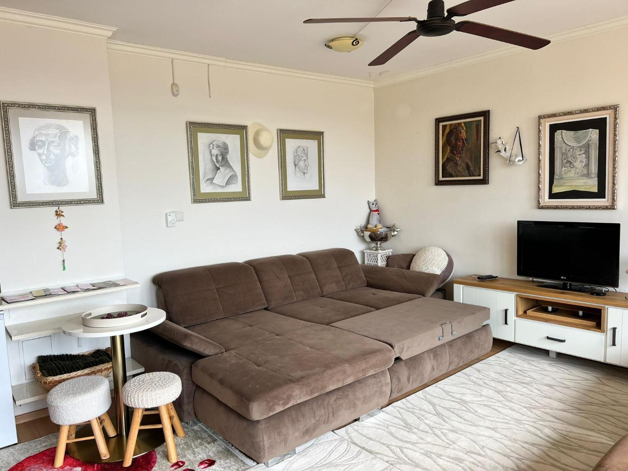 Downtown Central Apartment With Working Kitchen, City Views & Free Parking Kazanlŭk Eksteriør billede
