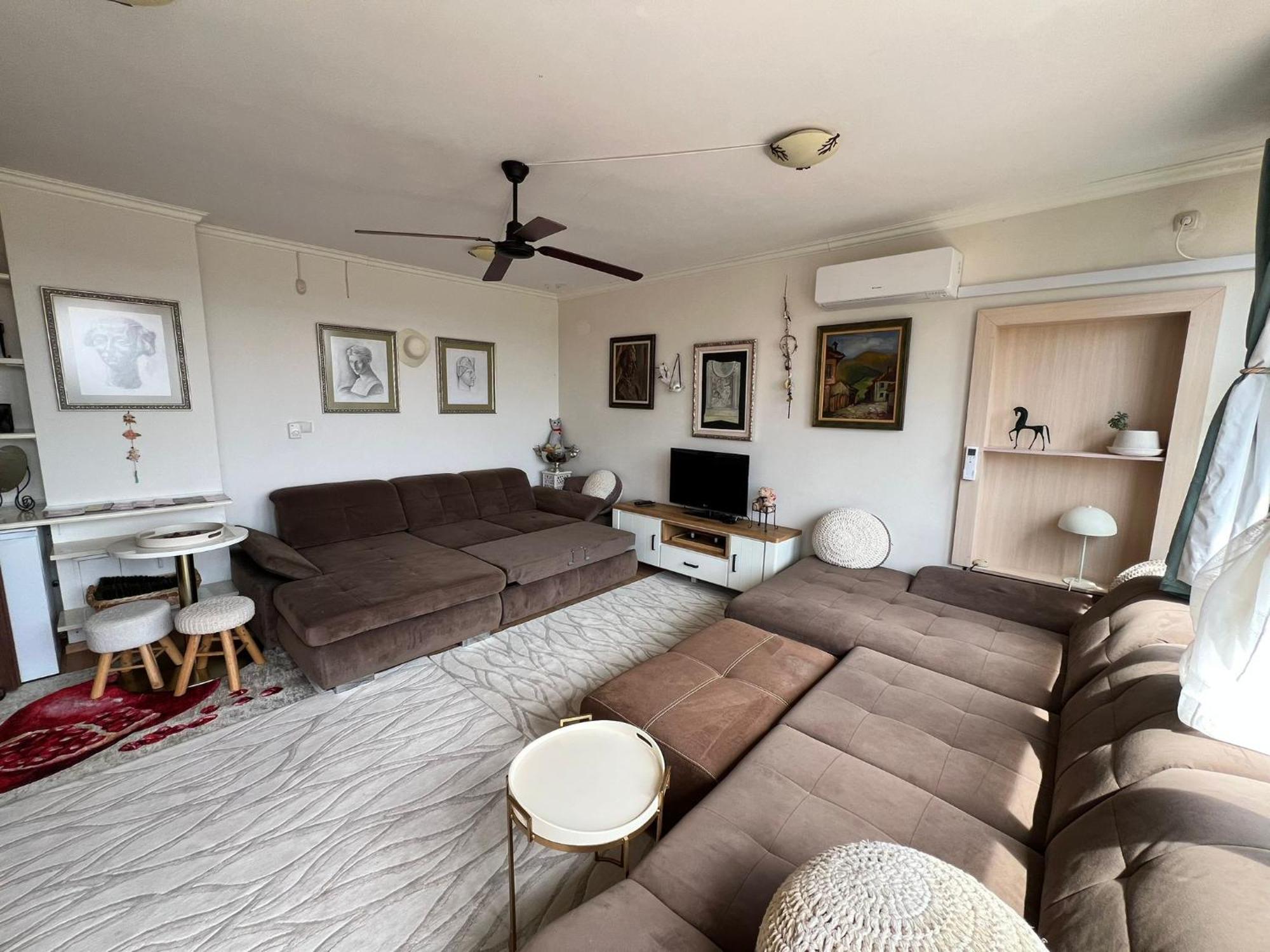 Downtown Central Apartment With Working Kitchen, City Views & Free Parking Kazanlŭk Eksteriør billede