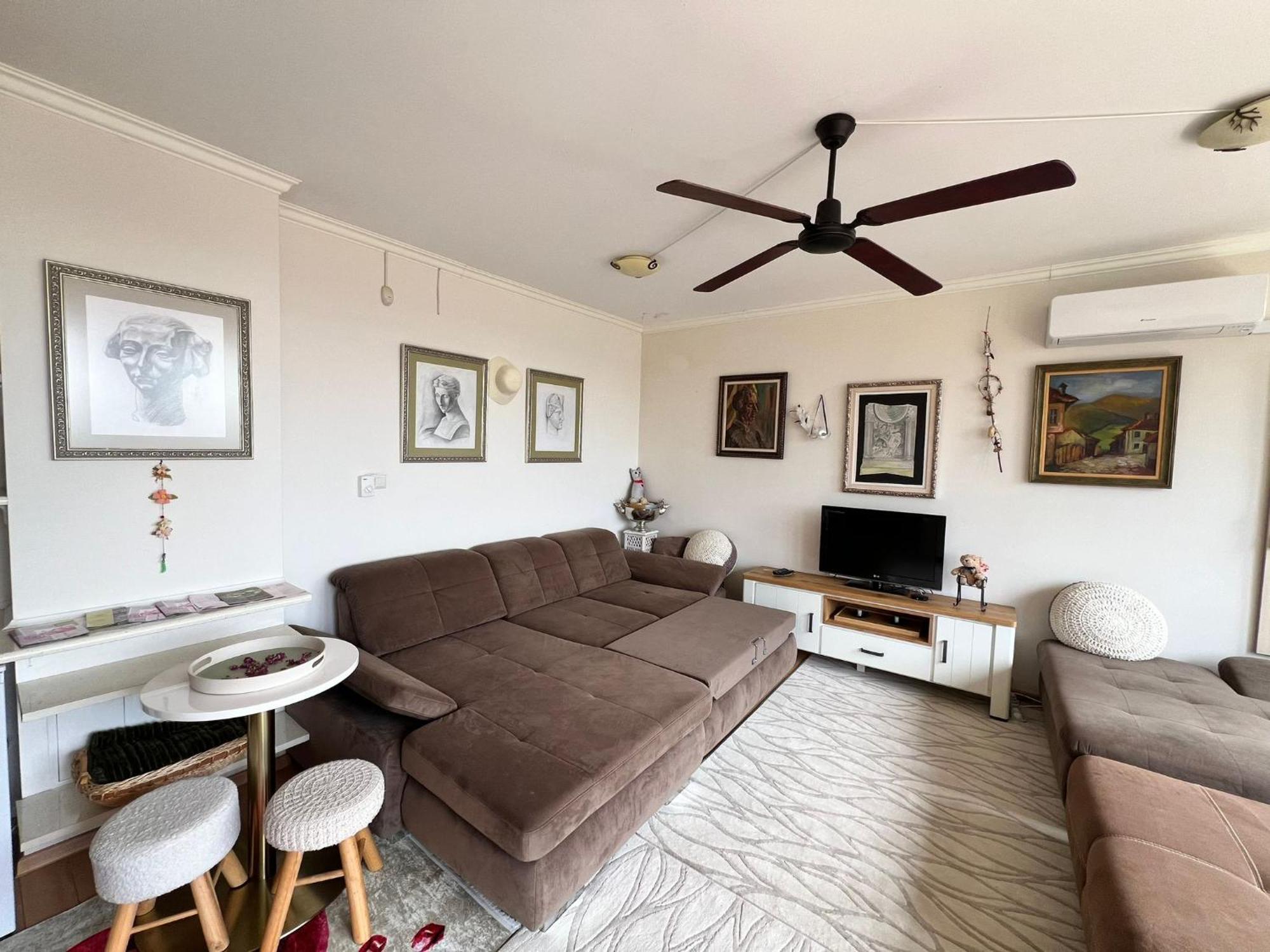 Downtown Central Apartment With Working Kitchen, City Views & Free Parking Kazanlŭk Eksteriør billede