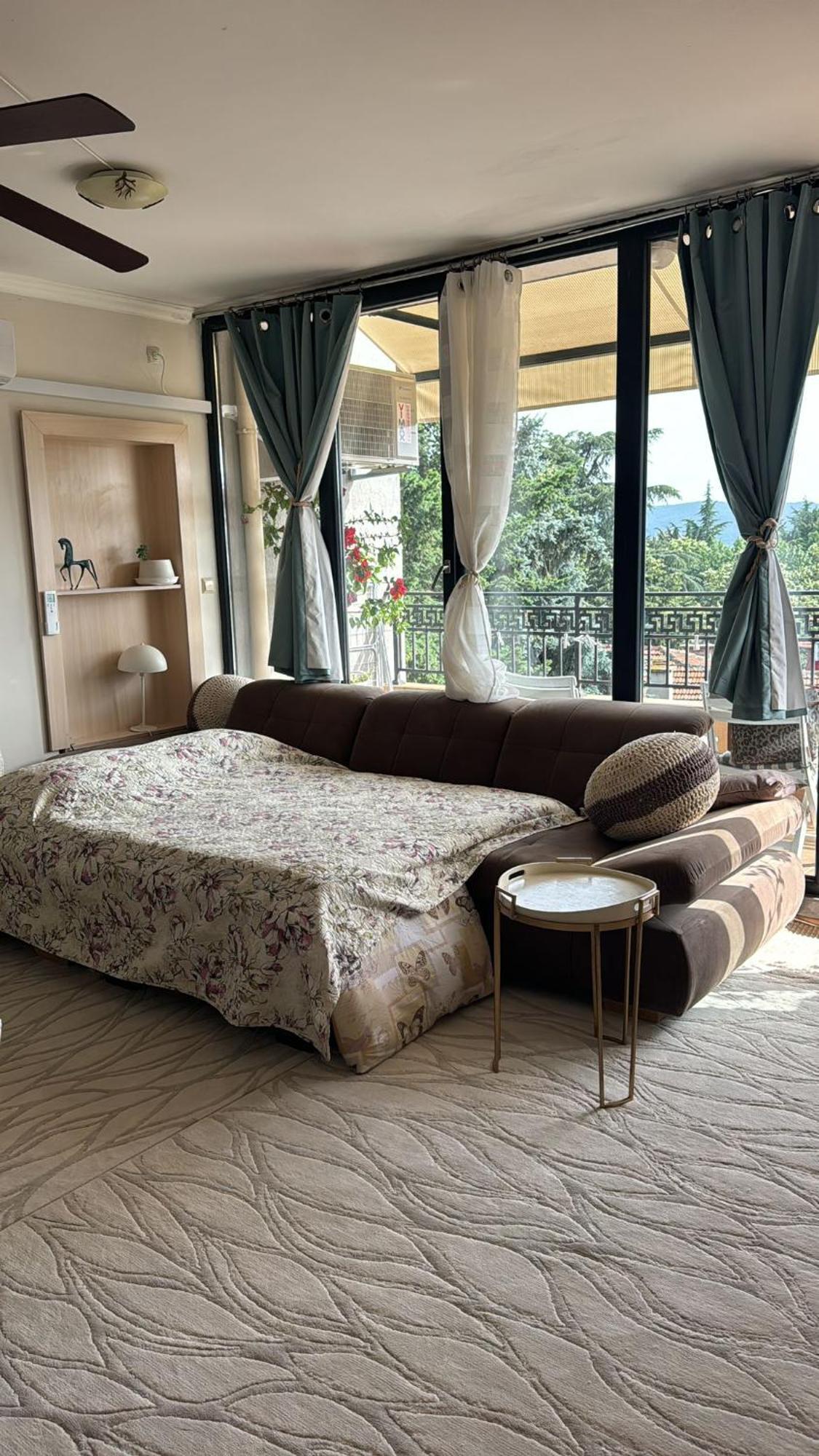 Downtown Central Apartment With Working Kitchen, City Views & Free Parking Kazanlŭk Eksteriør billede