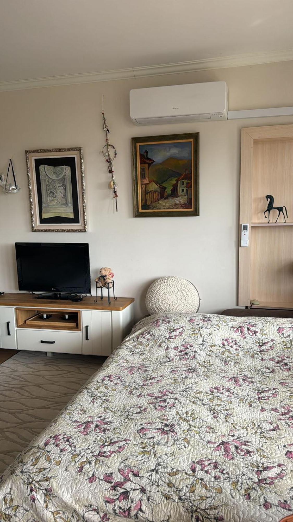 Downtown Central Apartment With Working Kitchen, City Views & Free Parking Kazanlŭk Eksteriør billede