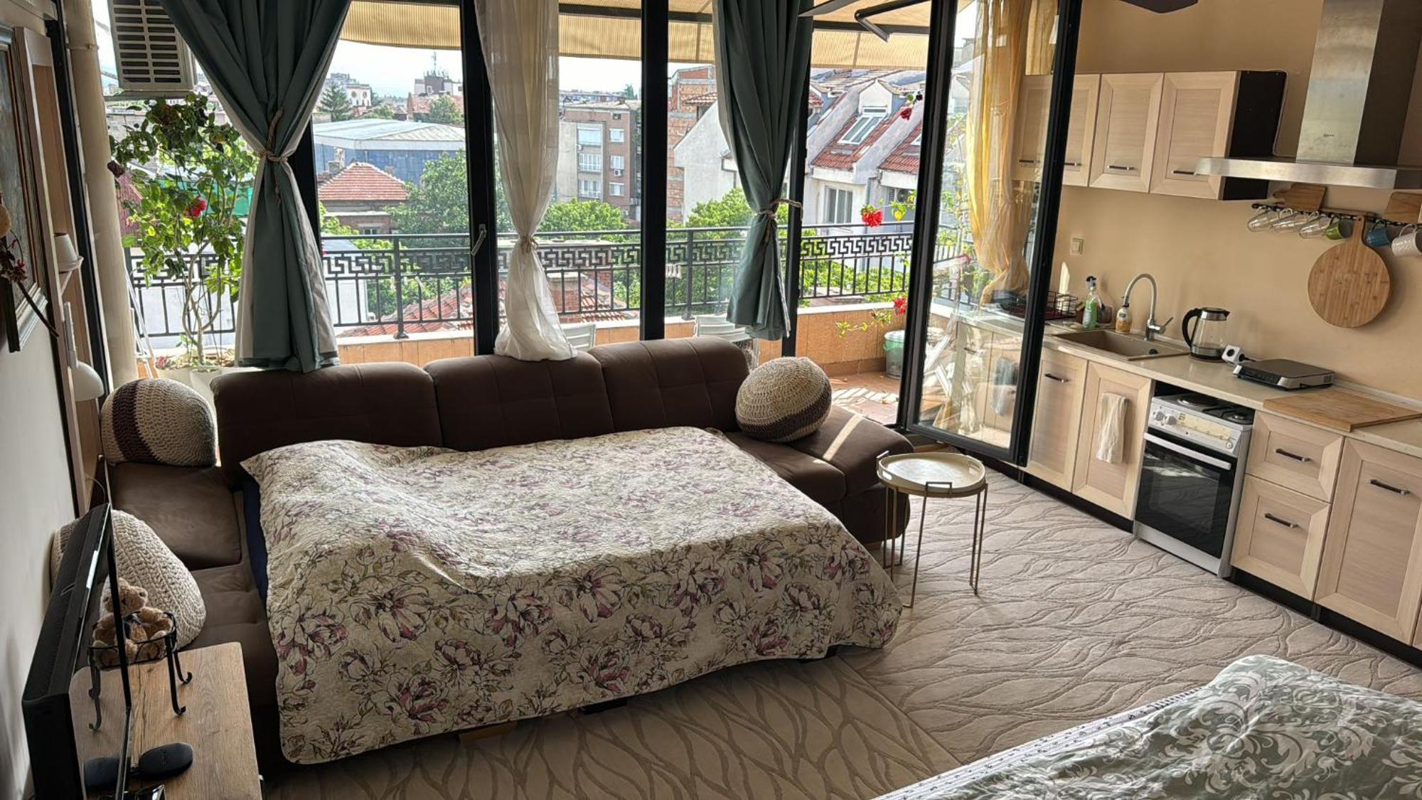 Downtown Central Apartment With Working Kitchen, City Views & Free Parking Kazanlŭk Eksteriør billede