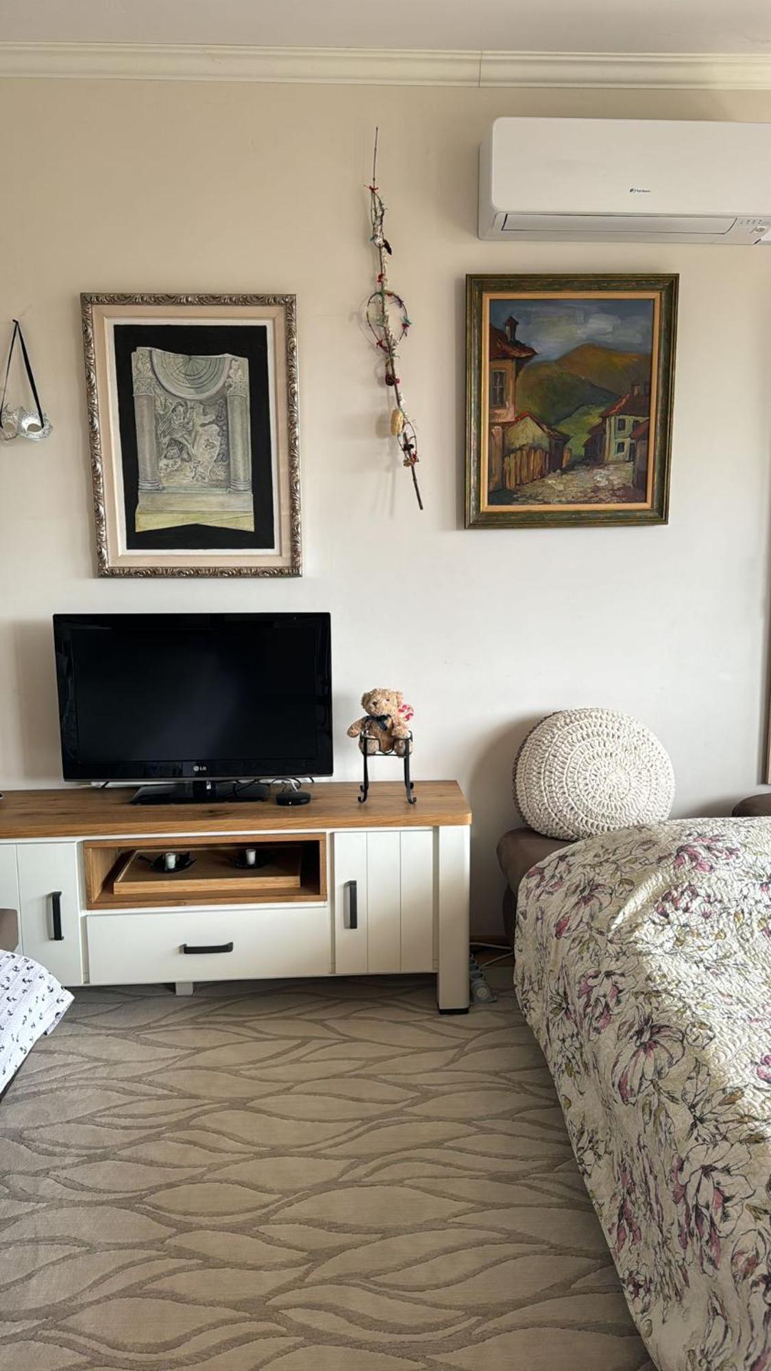 Downtown Central Apartment With Working Kitchen, City Views & Free Parking Kazanlŭk Eksteriør billede