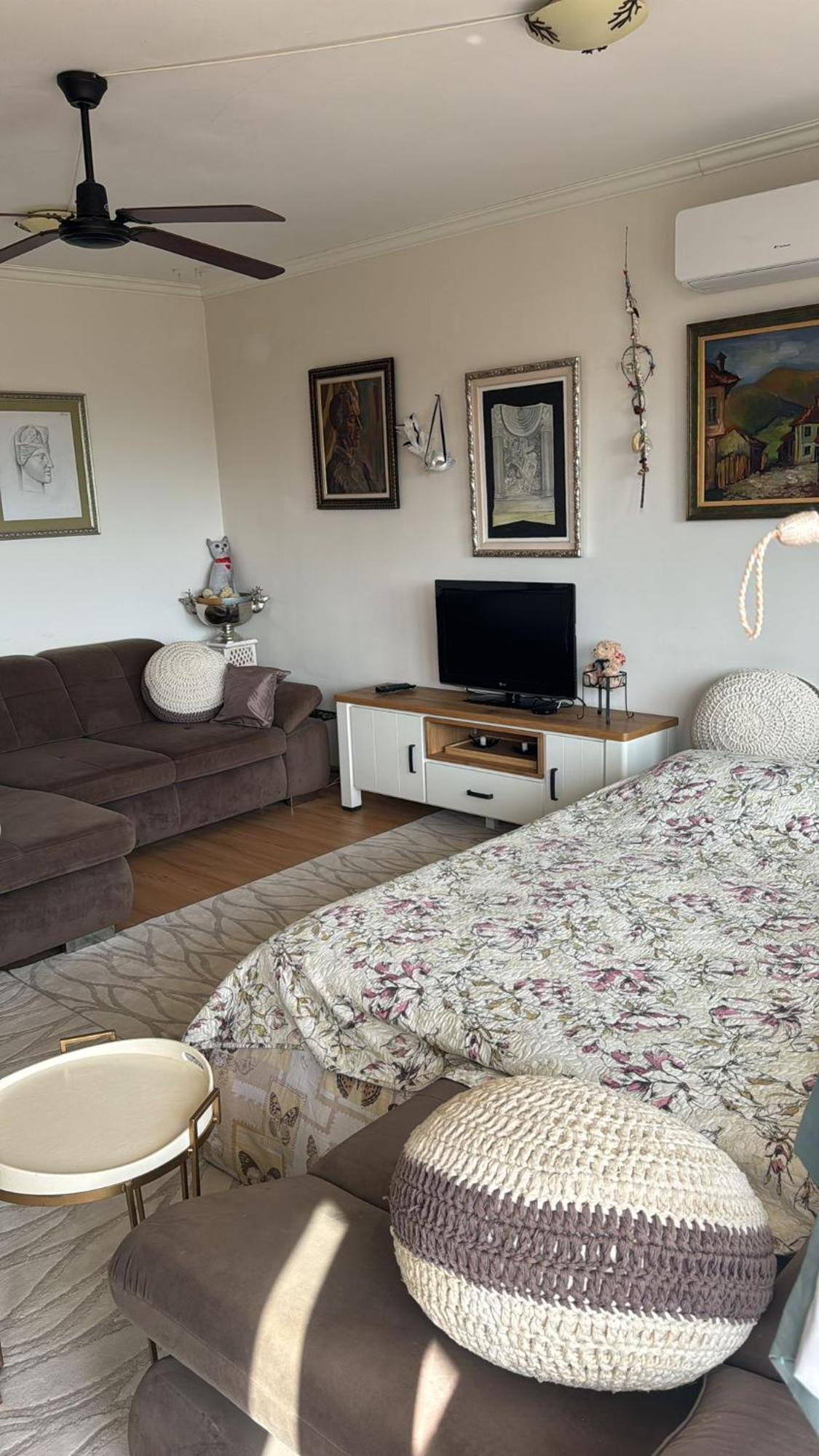 Downtown Central Apartment With Working Kitchen, City Views & Free Parking Kazanlŭk Eksteriør billede